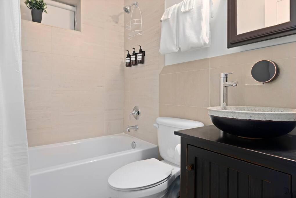 Upscale 2Br Apartment With Patio Distrito de Colúmbia Exterior foto